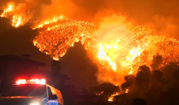 رقعة الحرائق تتسع في كاليفورنيا الأمريكية بعد مضي 9 أيام من اندلاعها والخسائر تفوق 55 مليون دولار