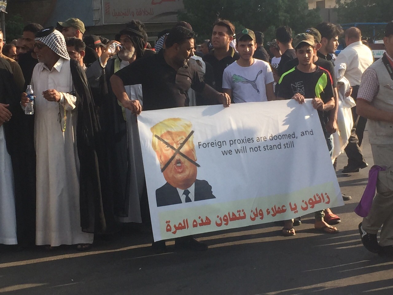 متظاهرون في بغداد: سفارة واشنطن مصدر الإرهاب