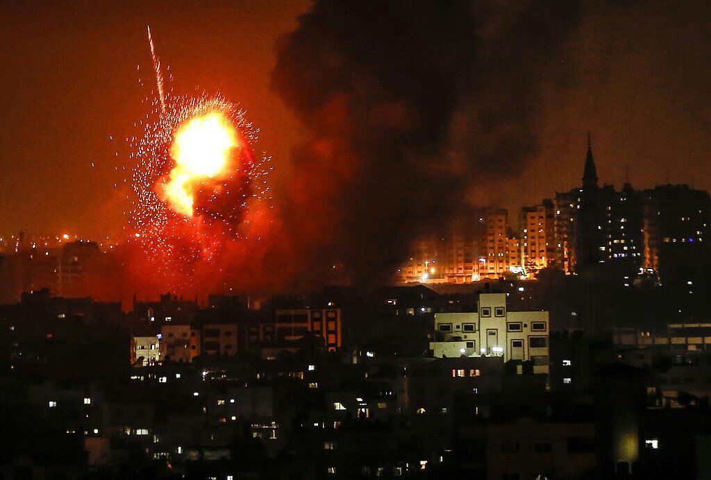 طائرات الجيش الصهيوني تقصف غزة مجددا، والمقاومة الفلسطينية ترد بالصواريخ