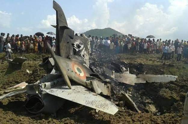 باكستان تسقط مقاتلتين هنديتين في كشمير وتأسر طيارا