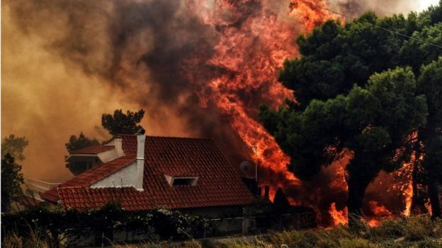 مقتل أكثر من 50 شخصا وخسائر بالملايين نتيجة حرائق كبيرة في اليونان